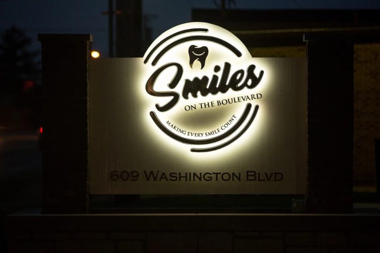 Smiles on the Boulevard Exterior 1 768x512